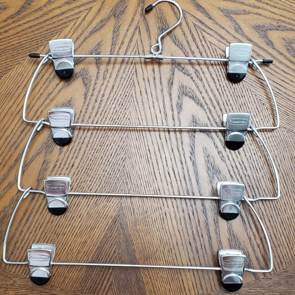 Rubbermaid 4 Tier Skirt/Pant Hangers-Set of 20 - Picture 1 of 2